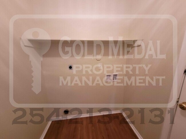 Building Photo - Charming 4-Bed, 2-Bath now available for r...