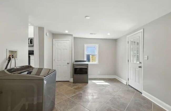 Building Photo - Rolling Rd2