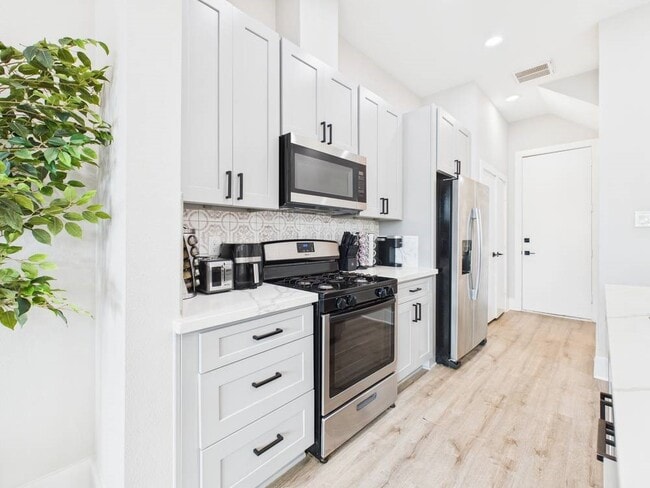 Building Photo - 6310 Norland St