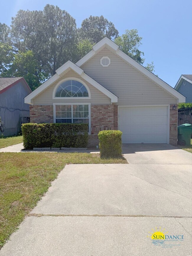 Building Photo - Nice 3 Bedroom Home Close to Eglin and Hurlburt Field AFB!