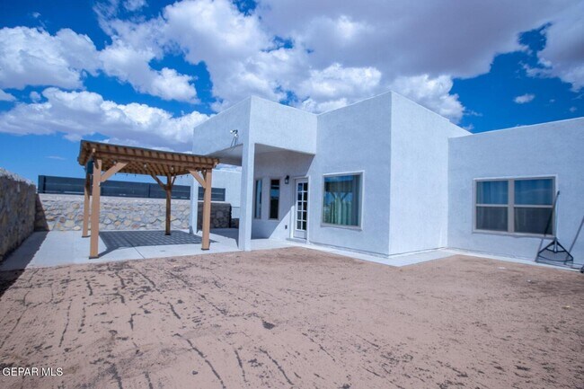 Building Photo - 701 Paseo Musical St