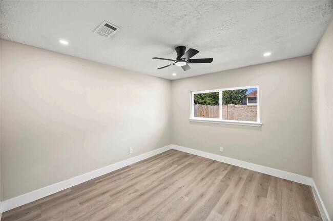 Building Photo - 10814 Village Trail Dr