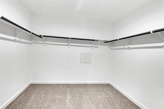 Building Photo - 1623 Fleetwood Crossing Dr