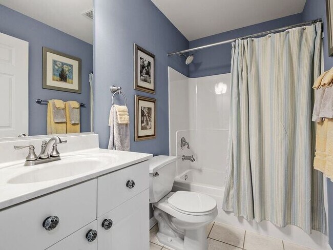 Building Photo - Bright & Spacious 2BR/2BA Condo with Covered Parking Near Train Station