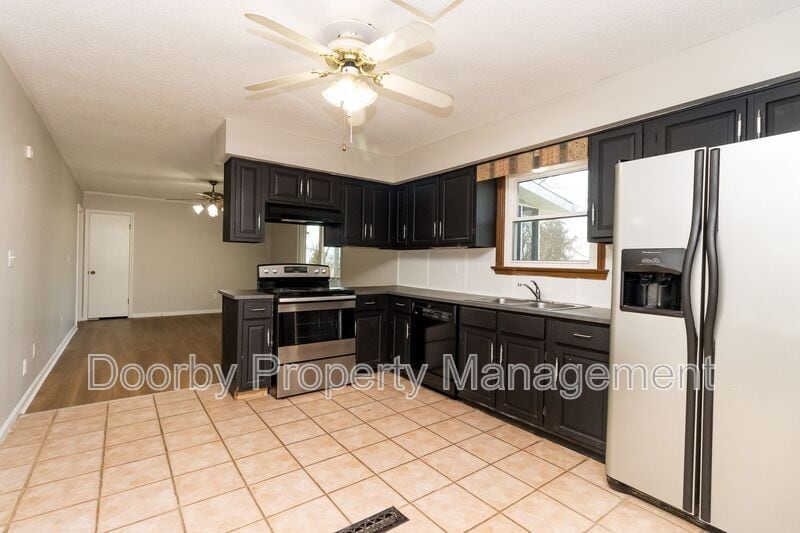 Building Photo - 910 Wesley Dr