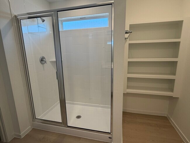 Building Photo - 523 Robin Ct