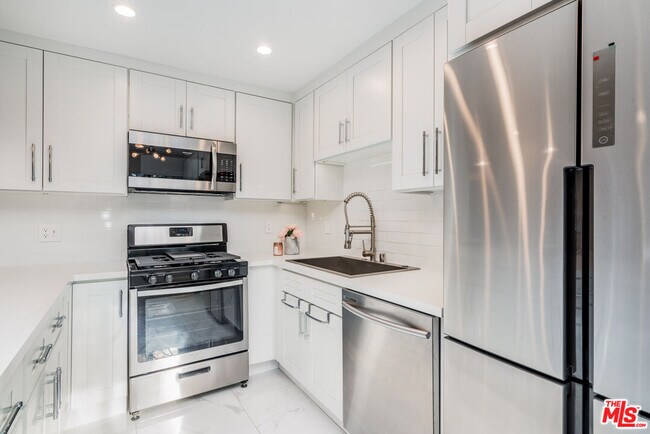 Building Photo - 11235 Richland Ave