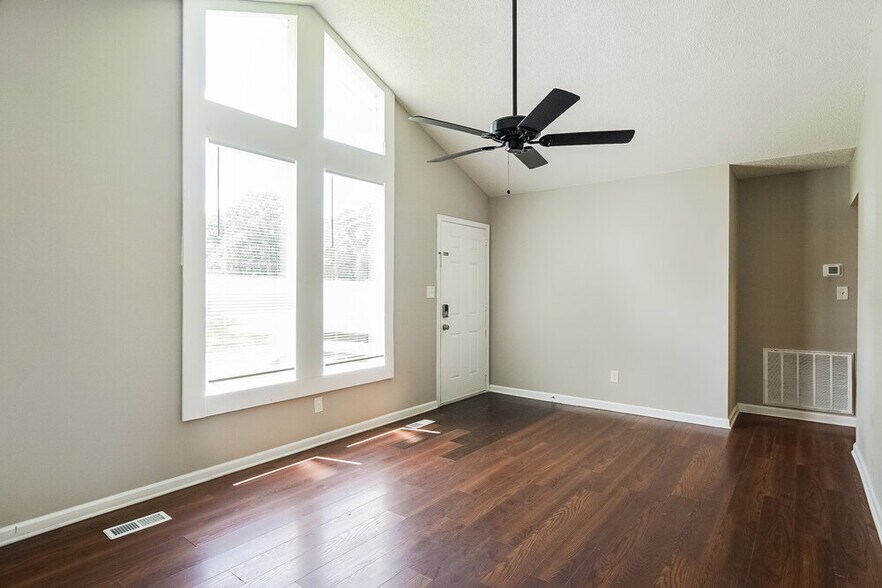Building Photo - 3248 Larabee Ln