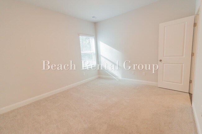 Building Photo - 427 Waterend Dr