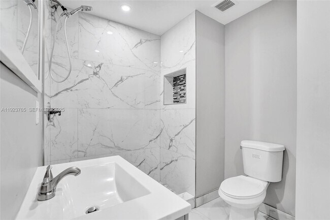 Building Photo - 3633 SW 12th Ct