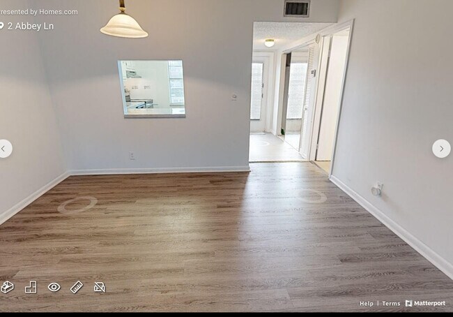 Building Photo - 2 2 Abbey Ln