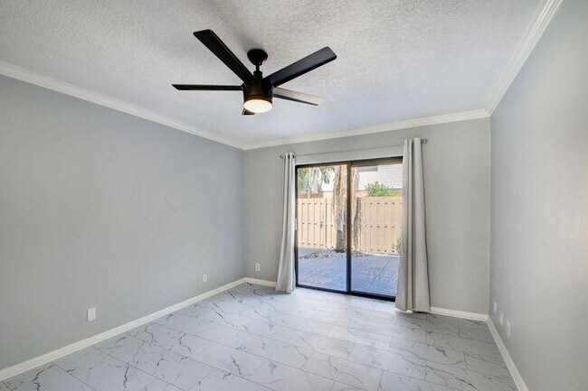 Building Photo - 612 Executive Center Dr