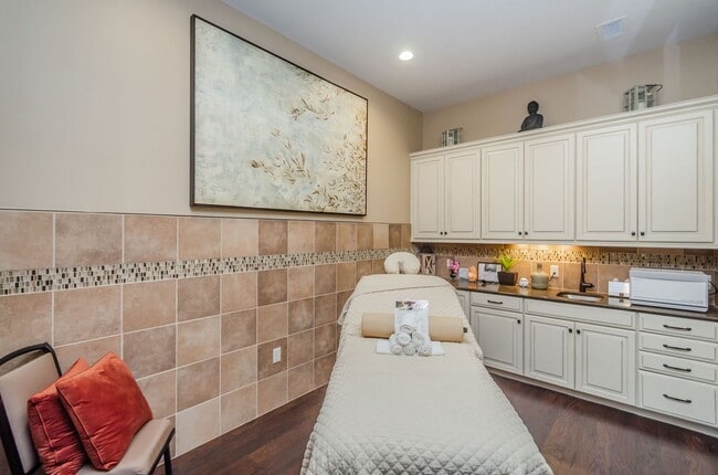 Building Photo - Beautiful Pool home in Starkey Ranch avail...