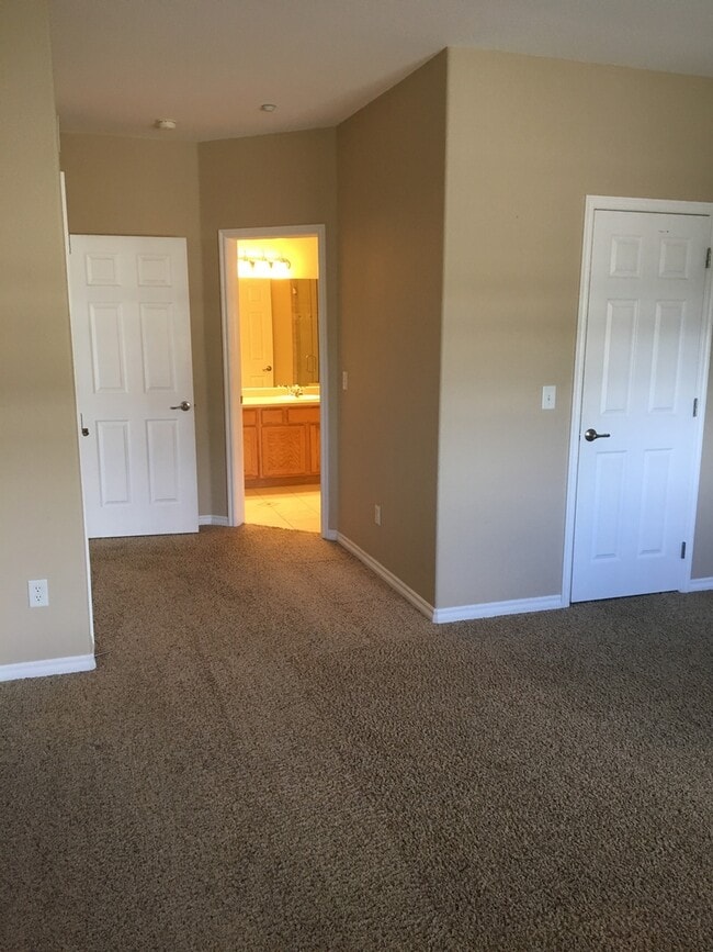 Building Photo - Beautiful + Bright Broadlands Condo for Lease!