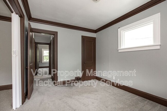 Building Photo - 4024 E 143rd St