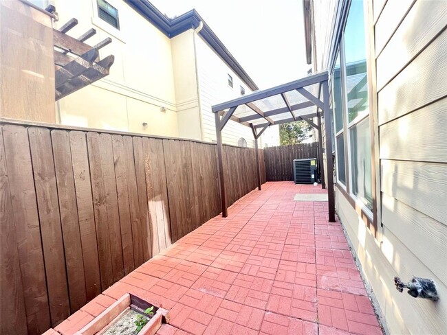 Building Photo - 6363 Fairdale Ln