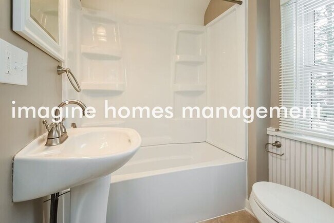 Building Photo - Remodeled Home in Solon. Pets Welcome!