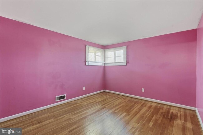 Building Photo - 2423 Harwood Rd