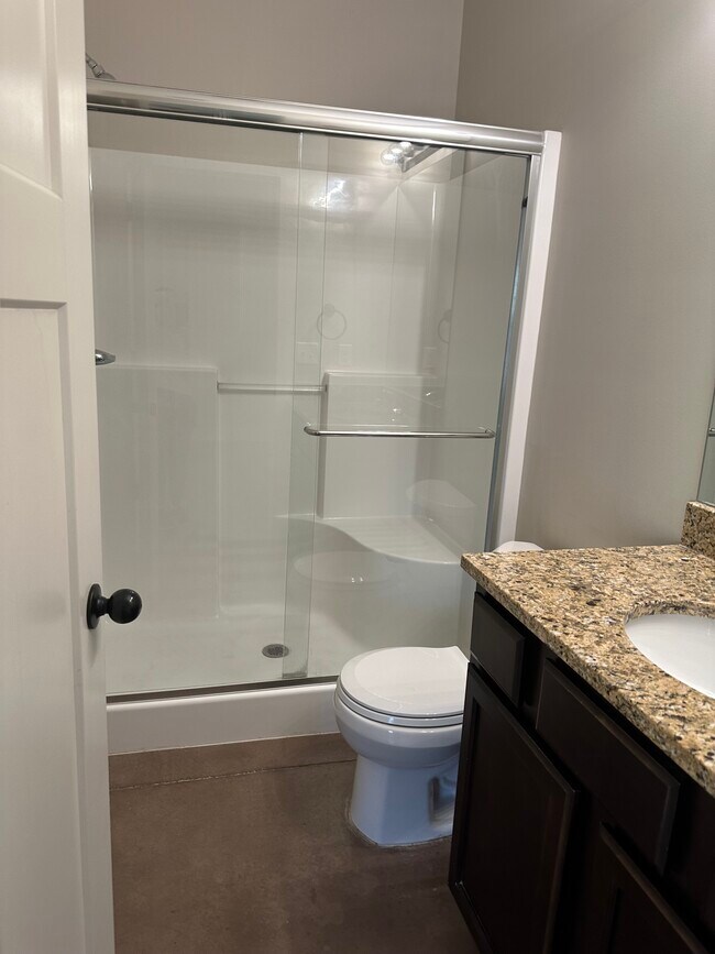 Building Photo - 4833 N Hillside Ct