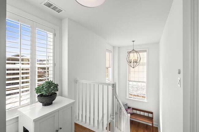 Building Photo - 35 Moorland Dr