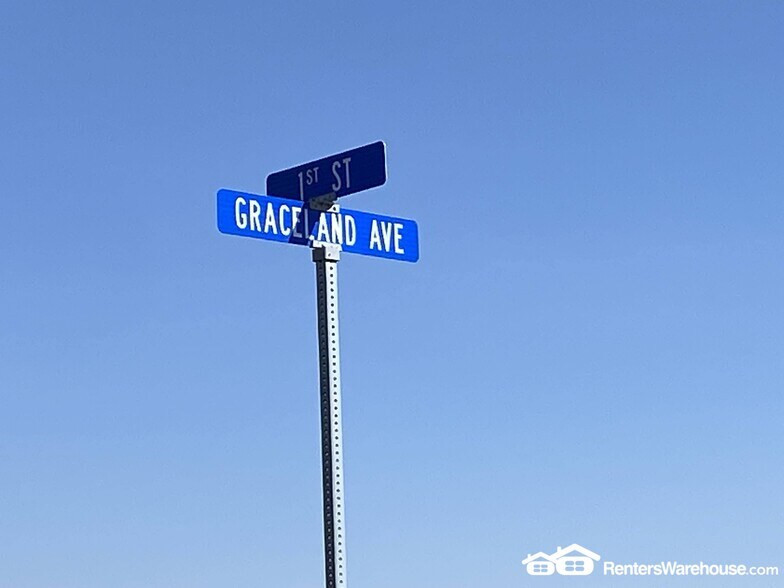 Building Photo - 708 Graceland Ave