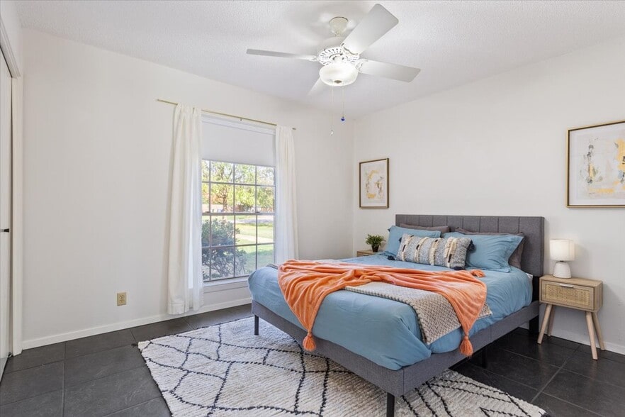 Building Photo - 12205 Midland Walk