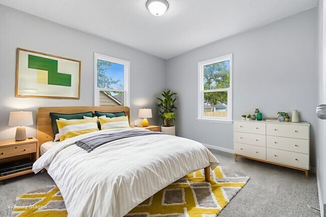 Building Photo - Charming 2-Bedroom Home – Recently Remodeled in Indianapolis Available NOW!