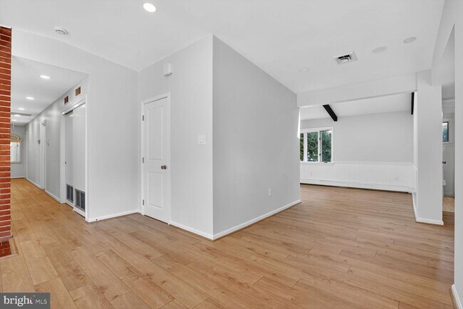 Building Photo - 7141 Oak Ridge Rd