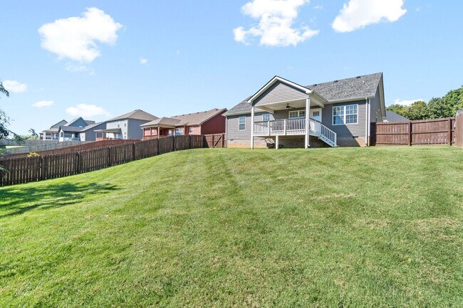 Building Photo - Pet Friendly Three Bedroom with Bonus!