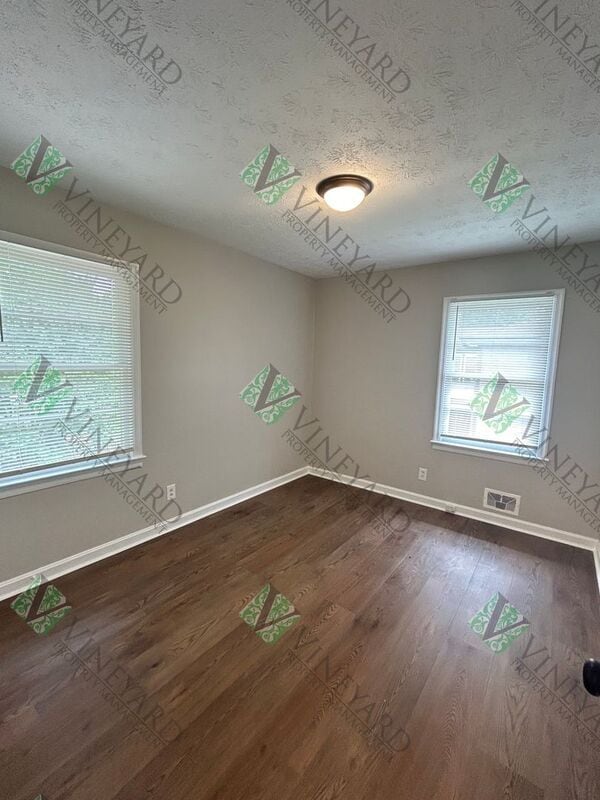 Building Photo - 993 Walnut Cir SW