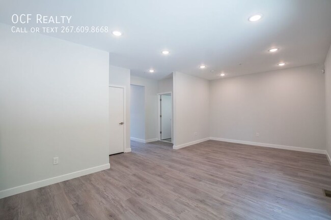 Building Photo - Grays Ferry Three Bedroom with Private Patio