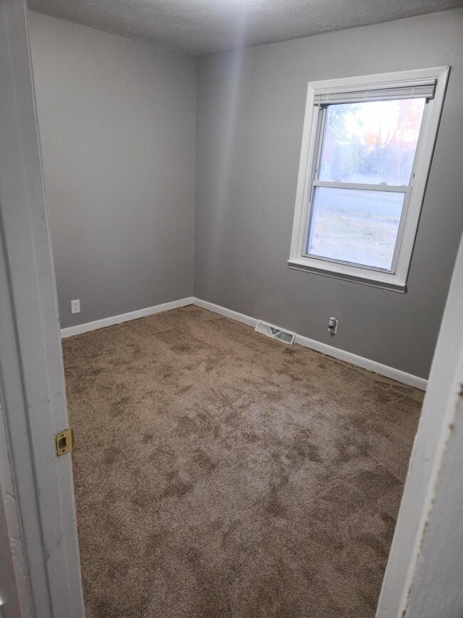 Building Photo - 3832 Walhampton Dr