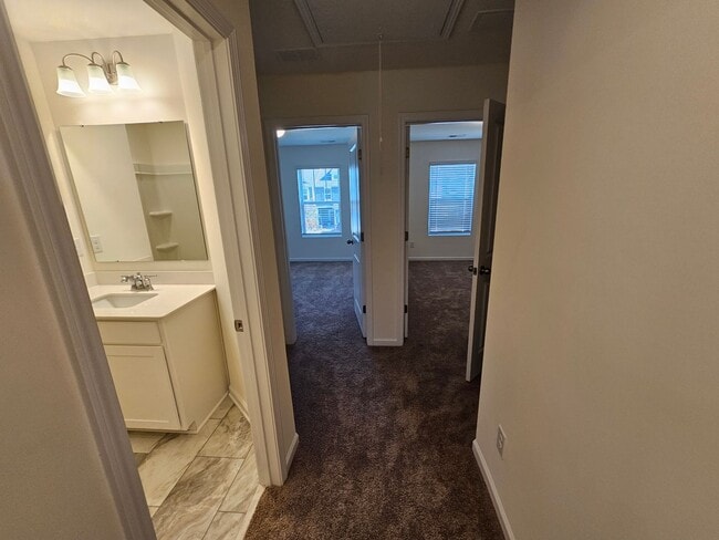 Building Photo - Like New Town Home in Kellerton Place, Monroe!