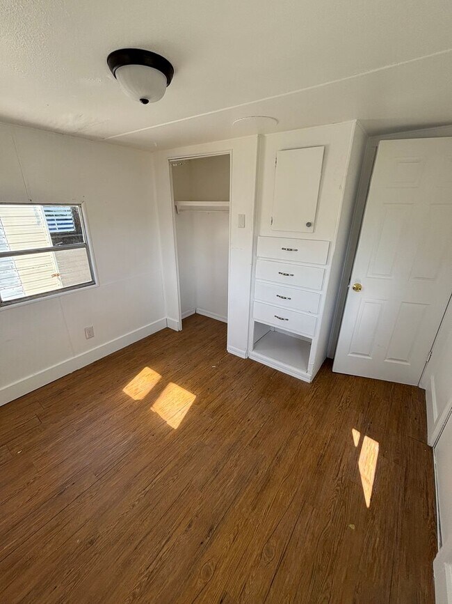 Building Photo - 2 bedroom 2 bath