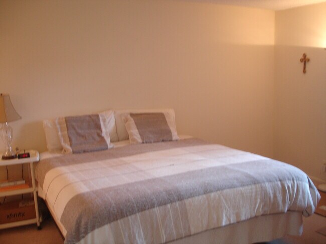 Building Photo - 1111 Boxwood Dr