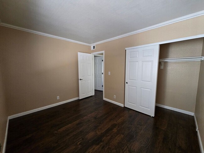Building Photo - Beautiful 2-Bedroom First-Floor Condo in a Guard-Gated Community