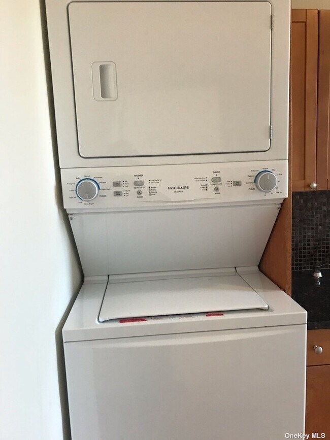 Building Photo - 146-36 23rd Ave