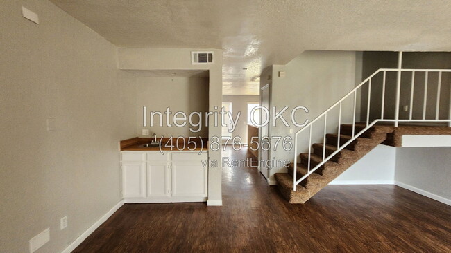 Building Photo - 1315 Eastgate Dr