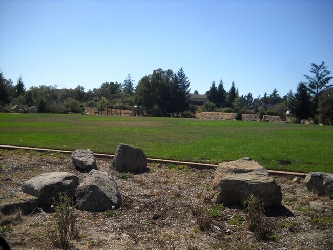 Building Photo - Beautiful Elegant Fountaingrove Home