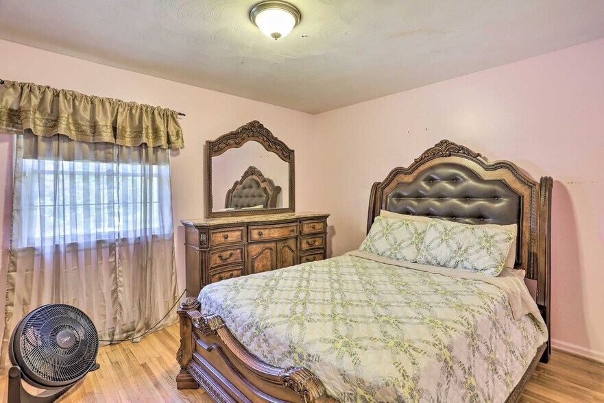 Building Photo - 1960 Pinelawn Dr