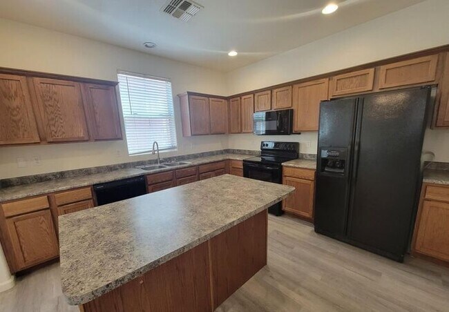 Building Photo - 3 Bedroom, 2.5 Bathroom Home Available Now