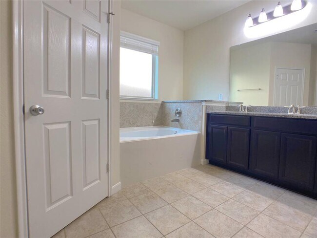 Building Photo - 27519 Gracefield Ln