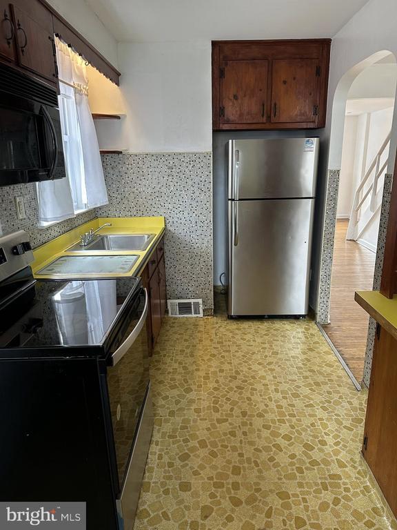 Building Photo - 1215 Englewood St