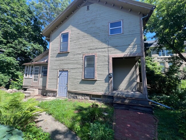 Primary Photo - Single Family Heritage Hill Home! Two Bedr...