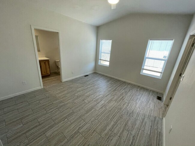 Building Photo - 2401 W Southern Ave