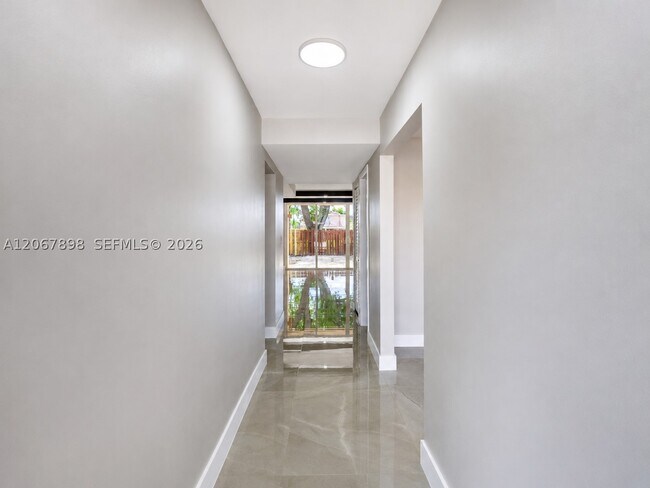 Building Photo - 14124 Kendale Lakes Cir
