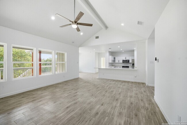 Building Photo - 207 Deer Oaks Dr