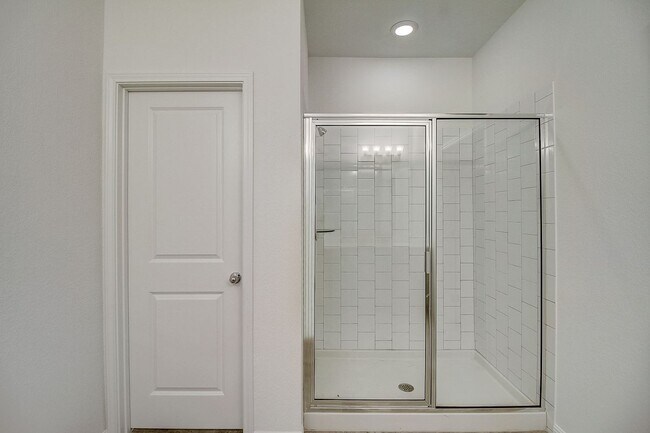 Building Photo - 117 Lacey Oak Lp