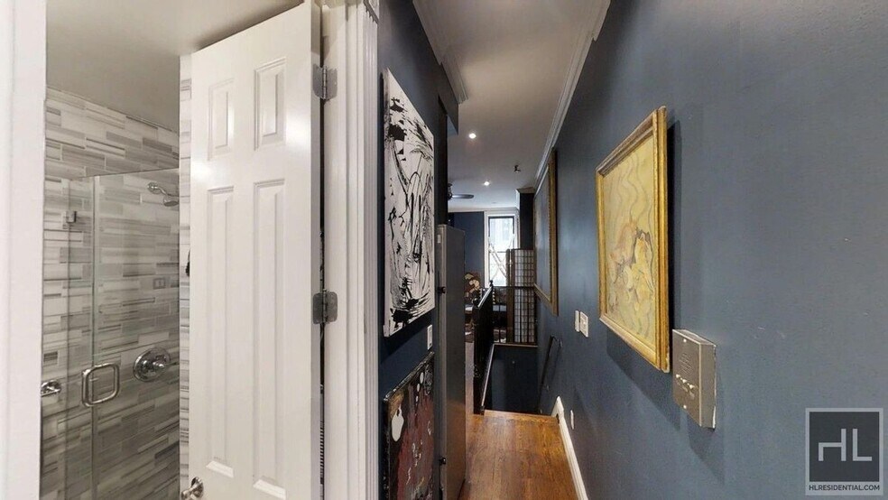 Building Photo - Mott Street