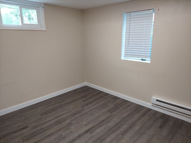Building Photo - r815 Ave C